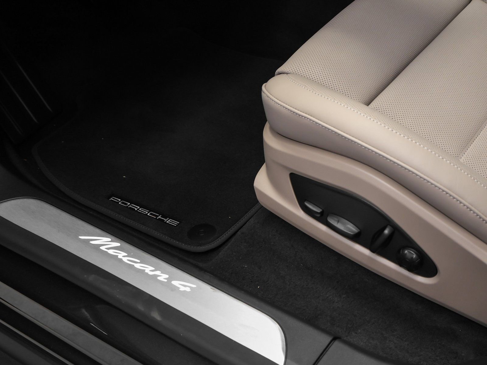 New 2026 Porsche Macan 4 Electric image 29