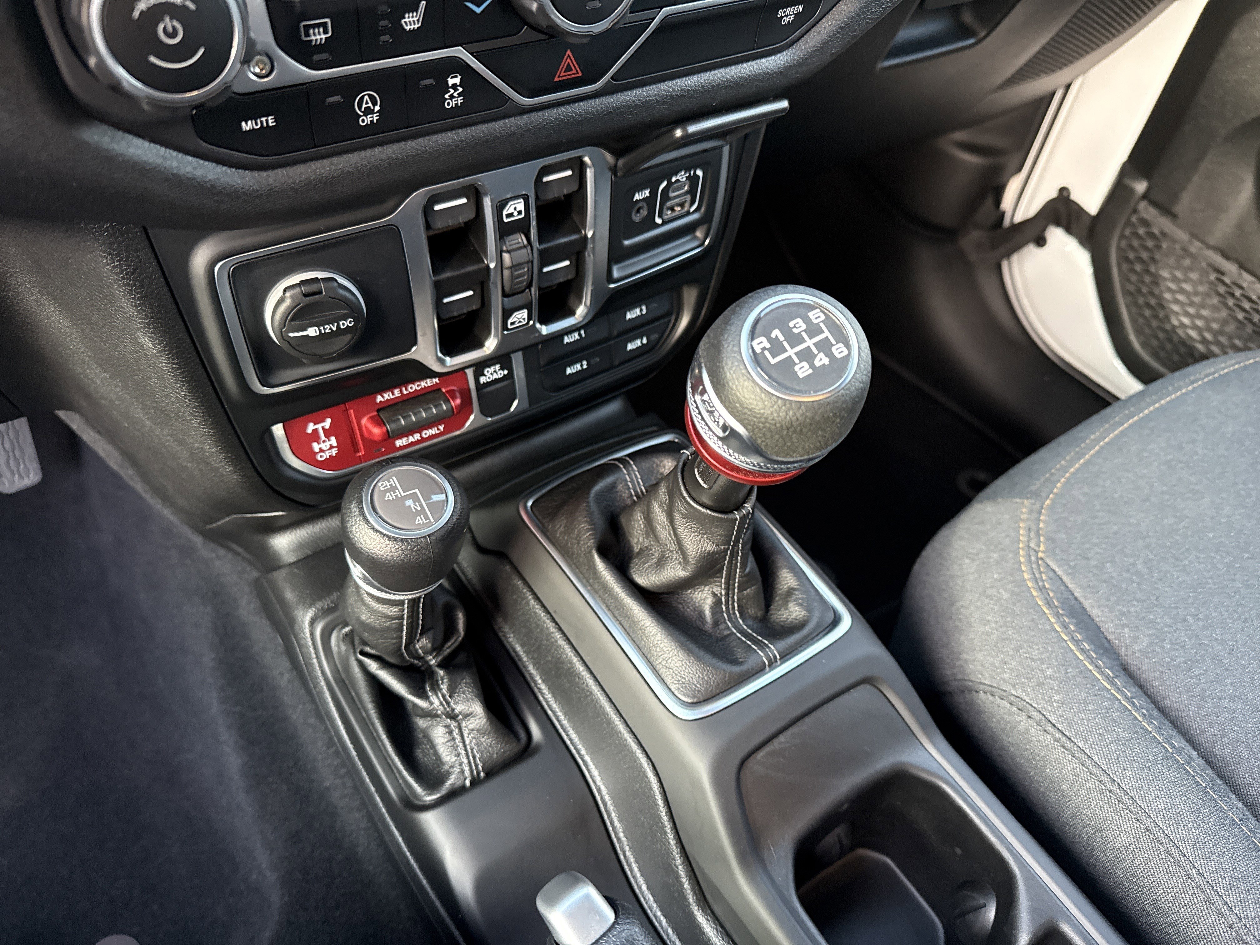 Used 2025 Jeep Wrangler Willys image 31