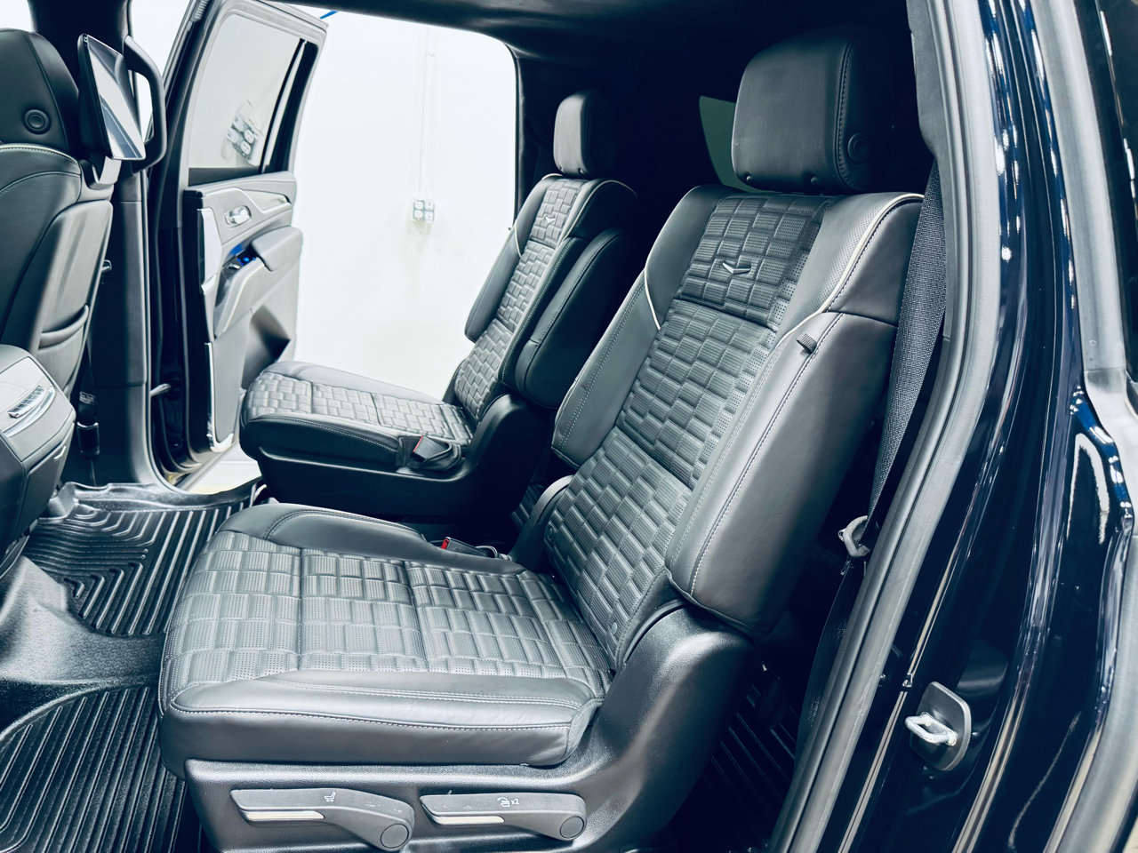 Used 2024 Cadillac Escalade ESV Sport Platinum image 33