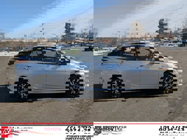 Used 2017 Toyota Prius Prime Premium image 2