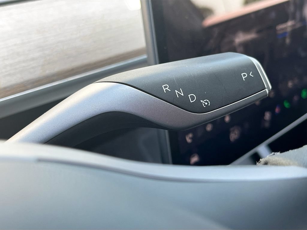 Used 2024 Tesla Model Y AWD image 17
