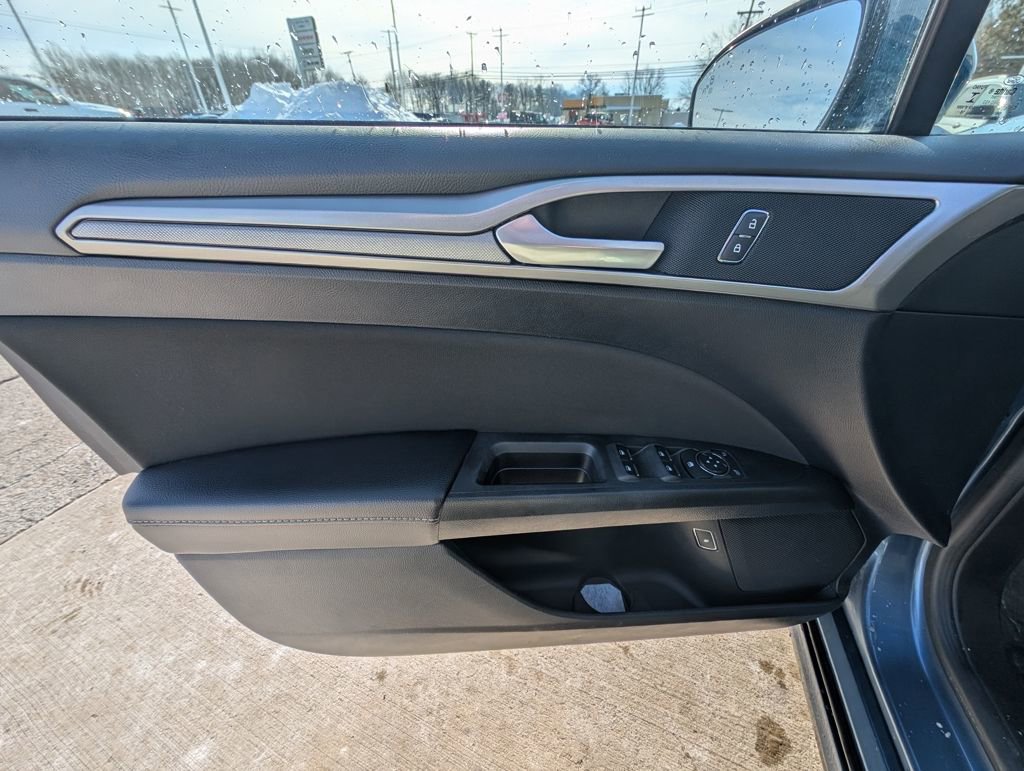 Used 2019 Ford Fusion SE image 32
