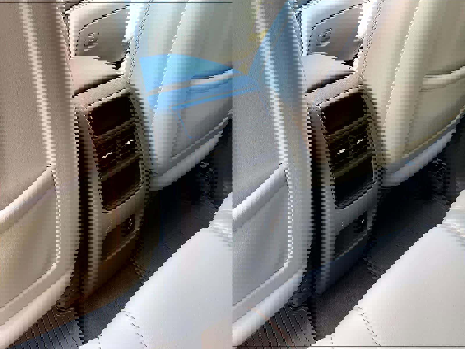 Used 2018 Cadillac XT5 Luxury w/ Driver Awareness Package AWD/4WD image 36