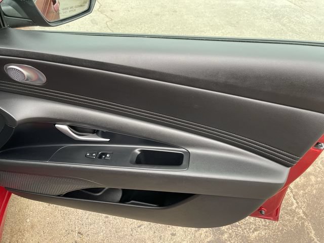 Used 2025 Hyundai Elantra Limited FWD image 16