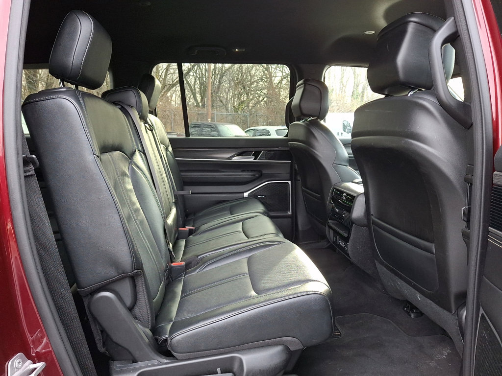 Used 2024 Jeep Wagoneer L Series II w/ Flexible Seating Group image 14