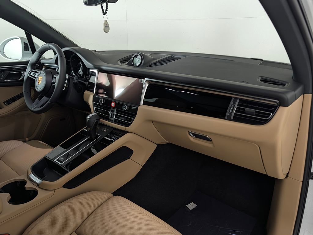 New 2026 Porsche Macan image 19