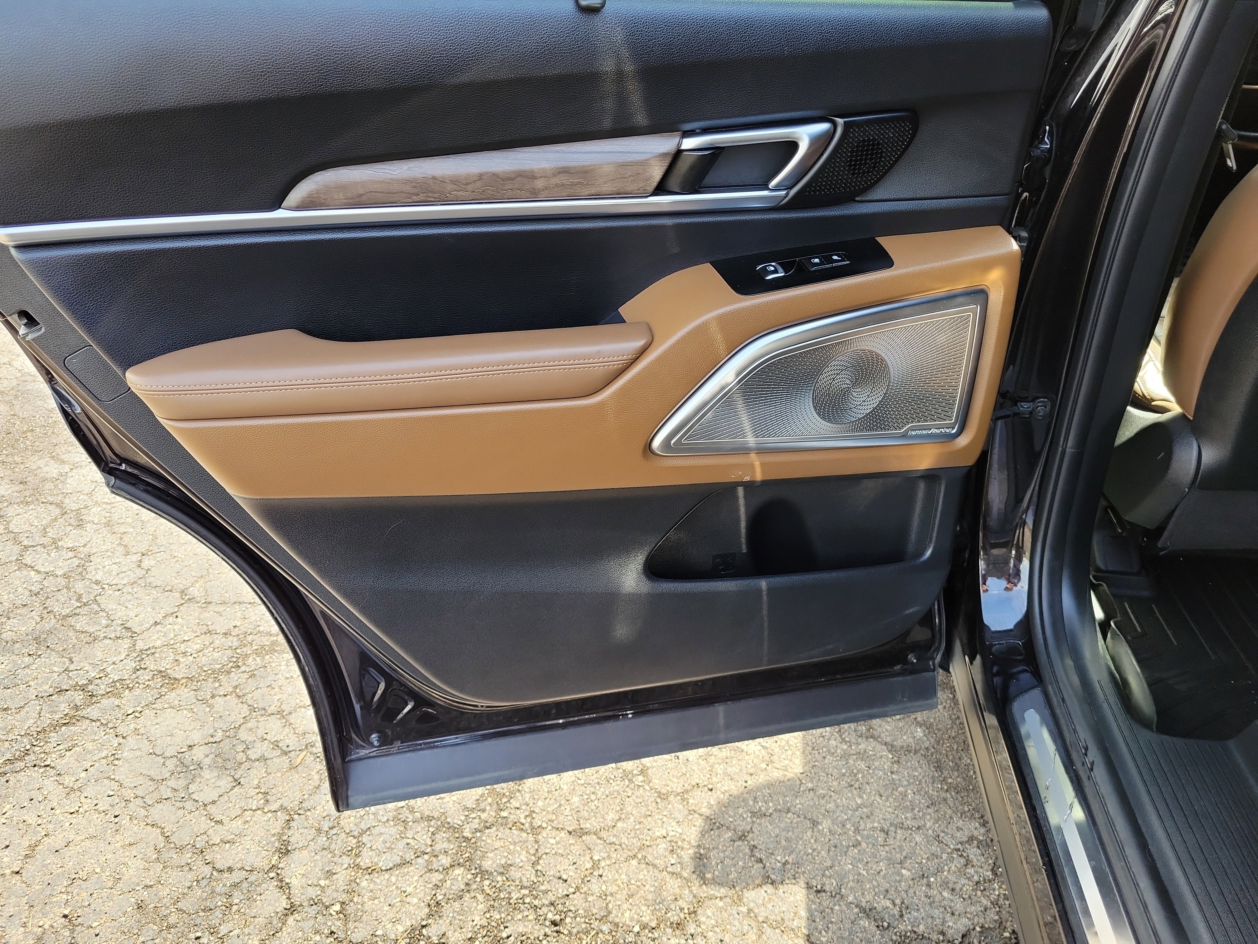 Used 2021 Kia Telluride SX w/ SX Prestige Package image 14