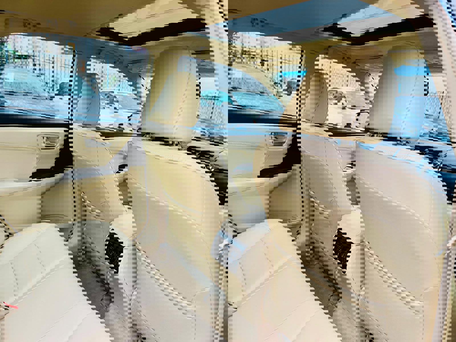 Used 2015 Toyota Camry XLE w/ Moonroof Package image 19