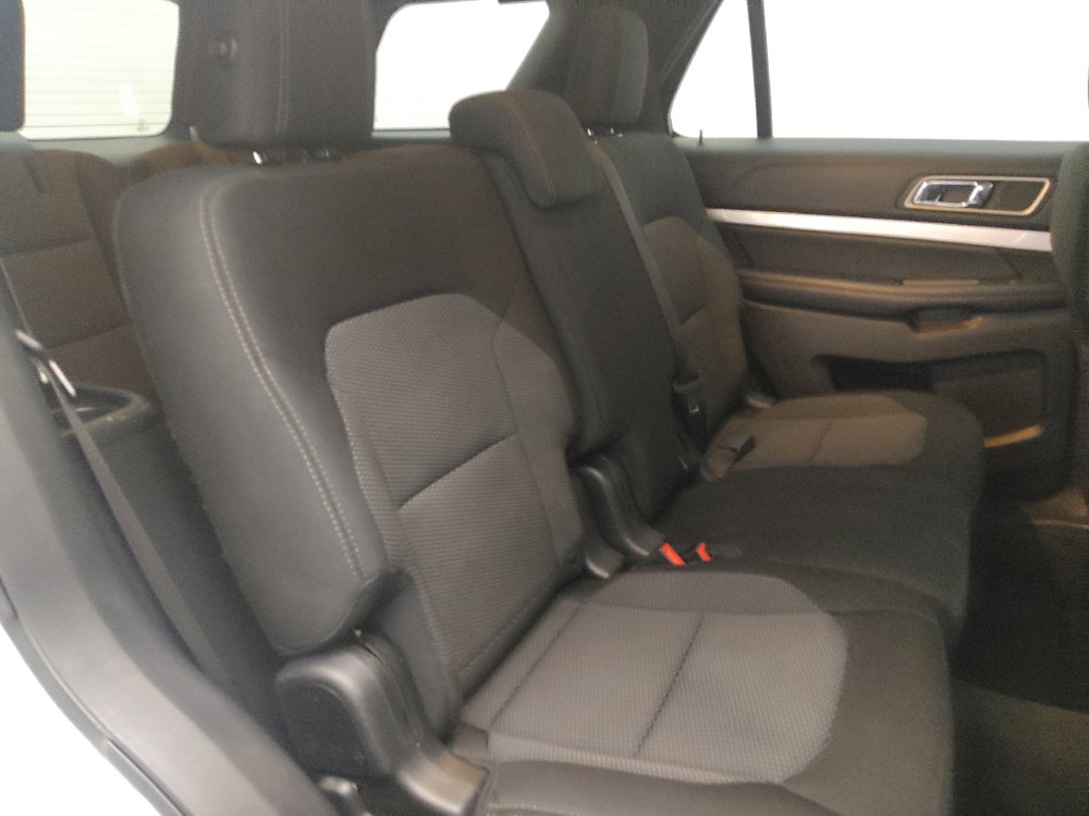 Used 2017 Ford Explorer XLT image 19