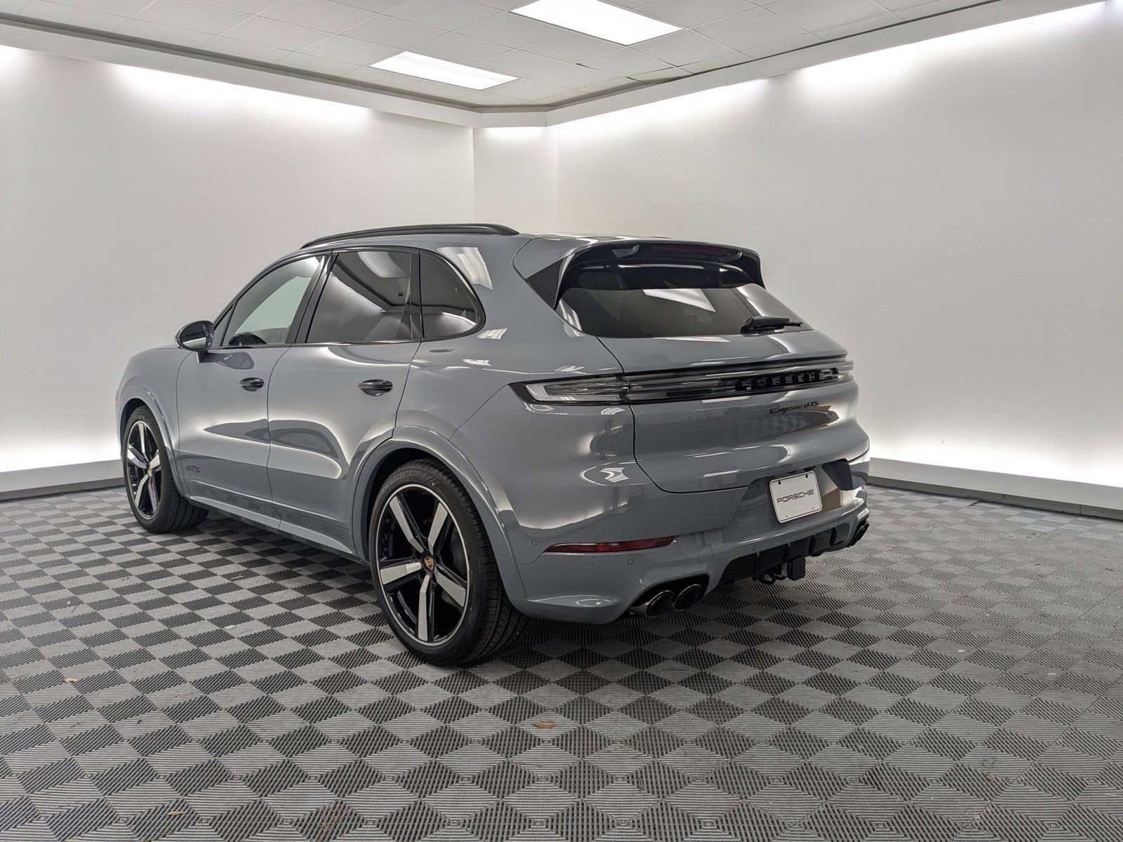 New 2026 Porsche Cayenne GTS image 3