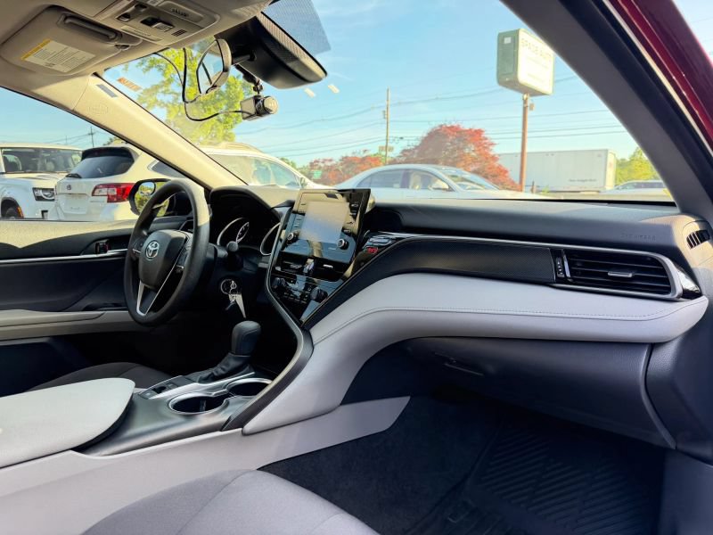 Used 2021 Toyota Camry LE AWD/4WD image 29