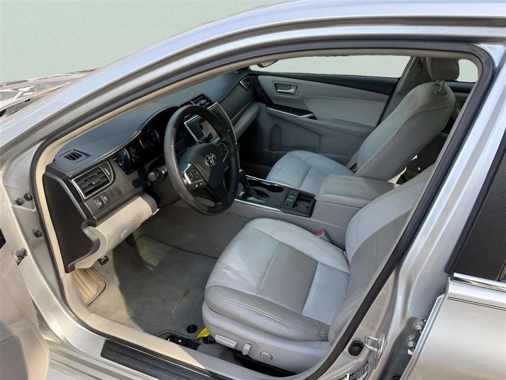 Used 2015 Toyota Camry XLE w/ Moonroof Package FWD image 10