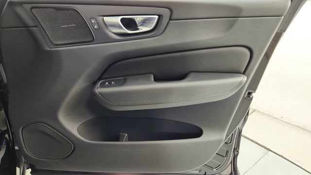 Certified 2024 Volvo XC60 B5 Plus w/ Protection Package Premier AWD/4WD image 37