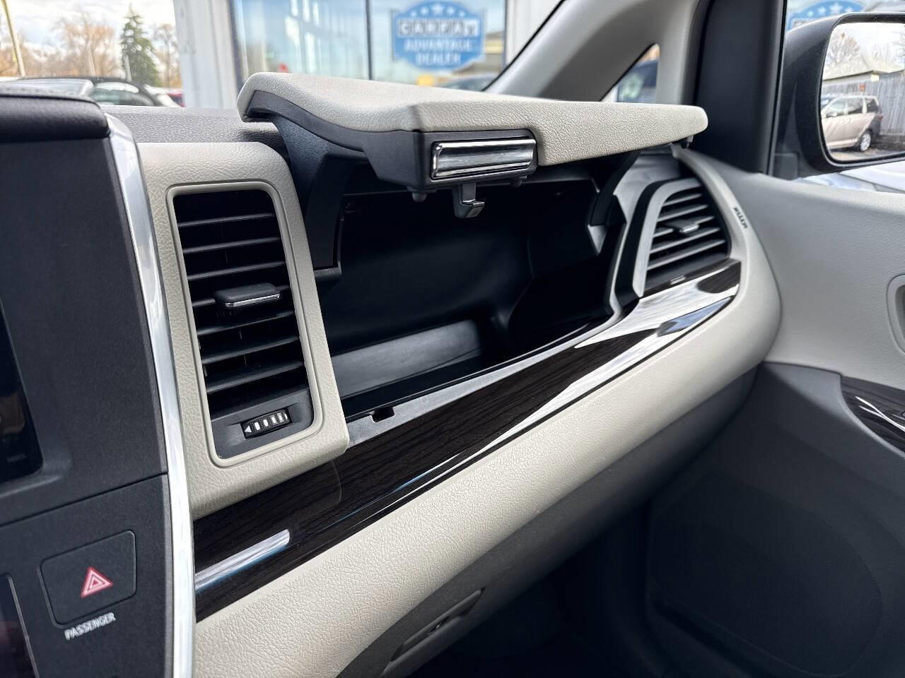 Used 2015 Toyota Sienna image 77