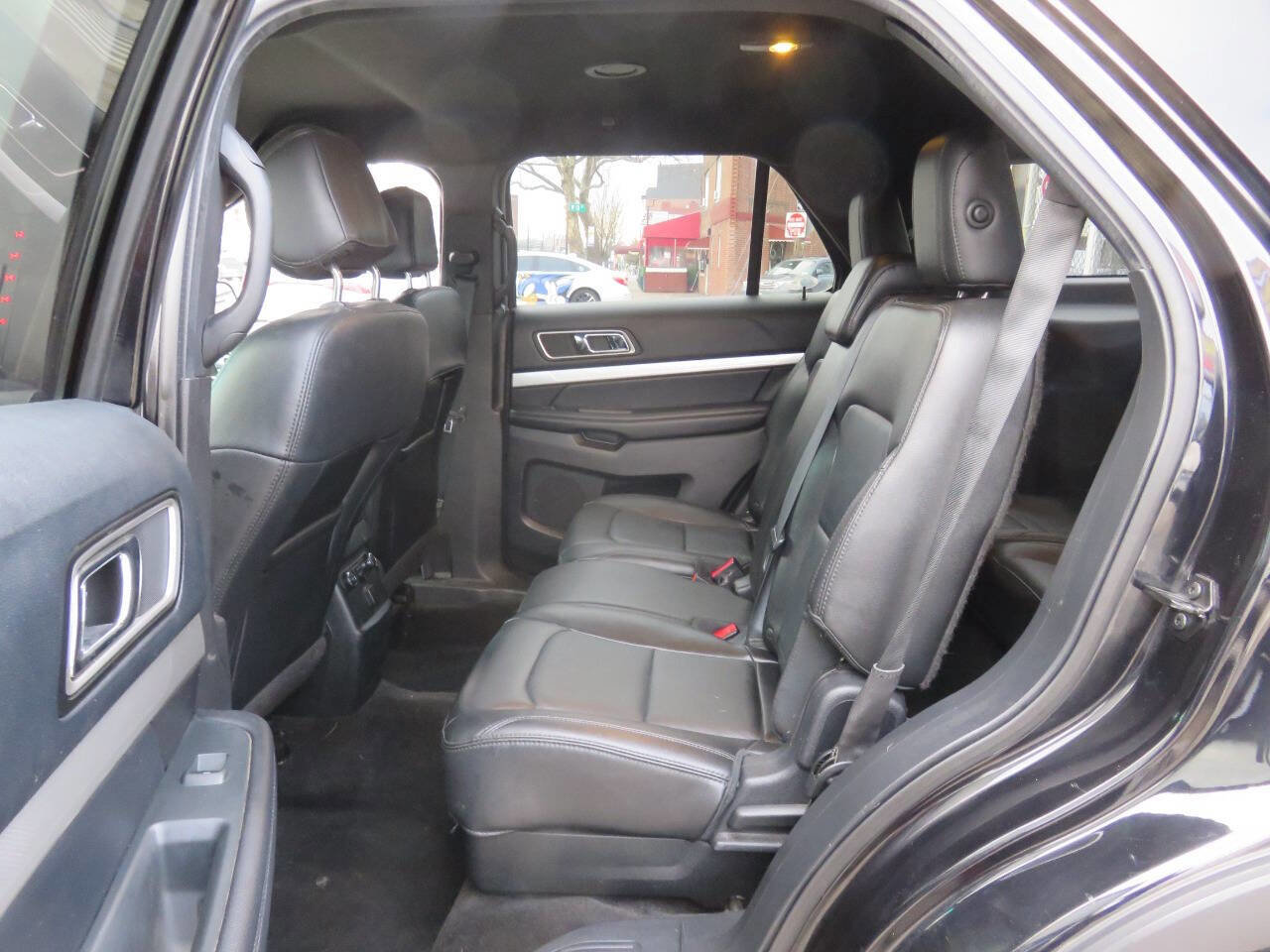 Used 2016 Ford Explorer XLT w/ Equipment Group 202A AWD/4WD image 20