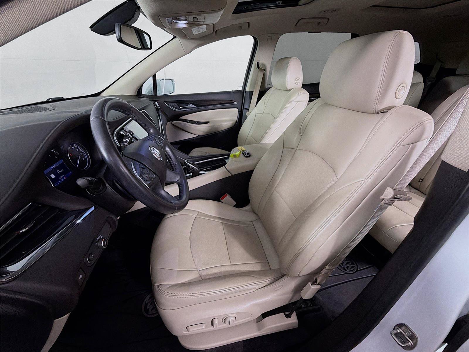 Used 2020 Buick Enclave Essence w/ Sound and Sites Package AWD/4WD image 2