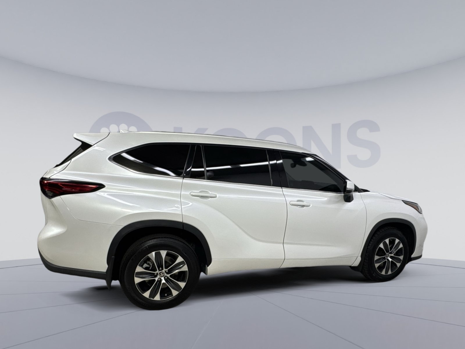Used 2022 Toyota Highlander XLE AWD/4WD image 21