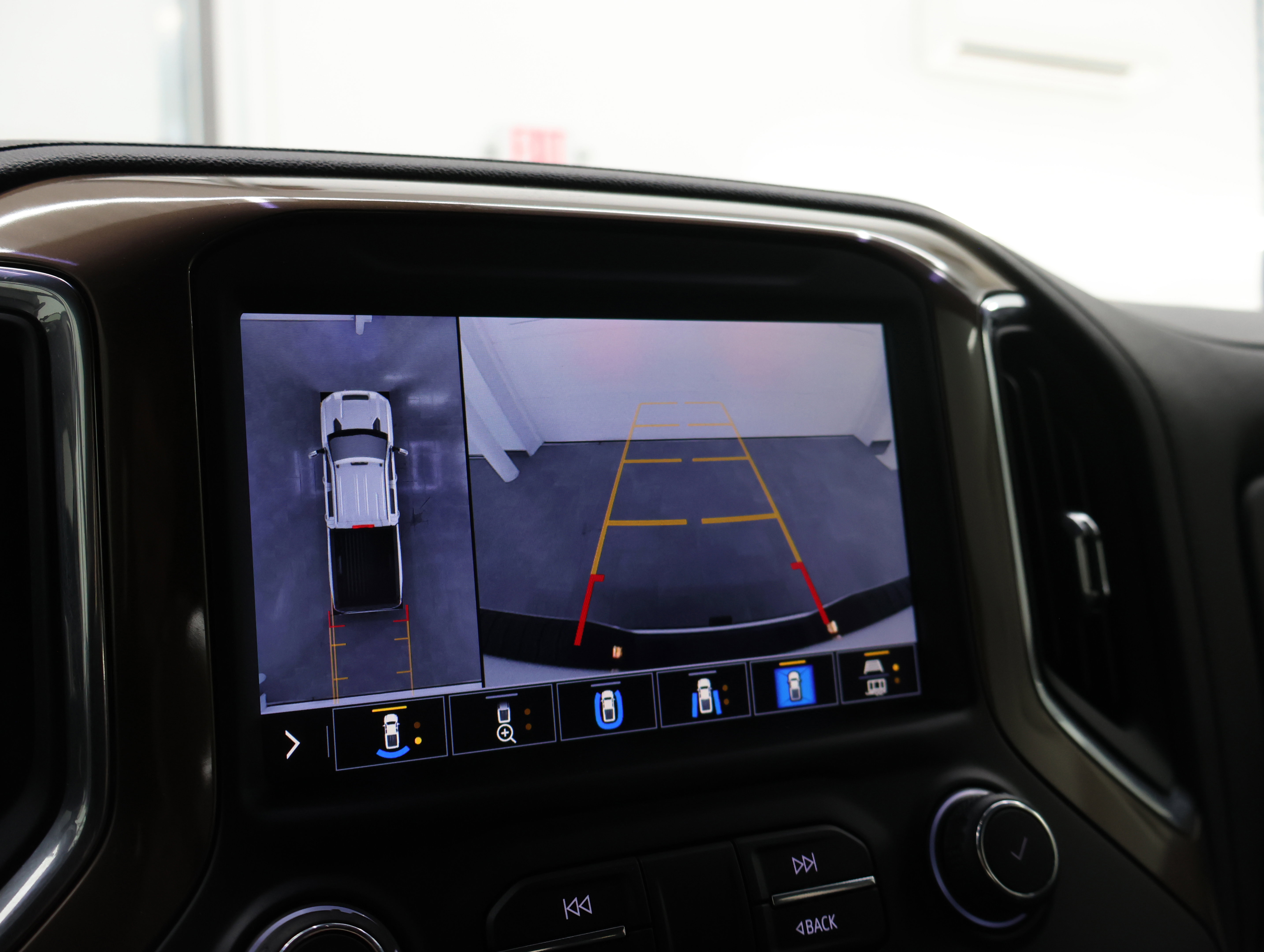 Used 2021 Chevrolet Silverado 2500 High Country w/ Z71 Off-Road Package image 16