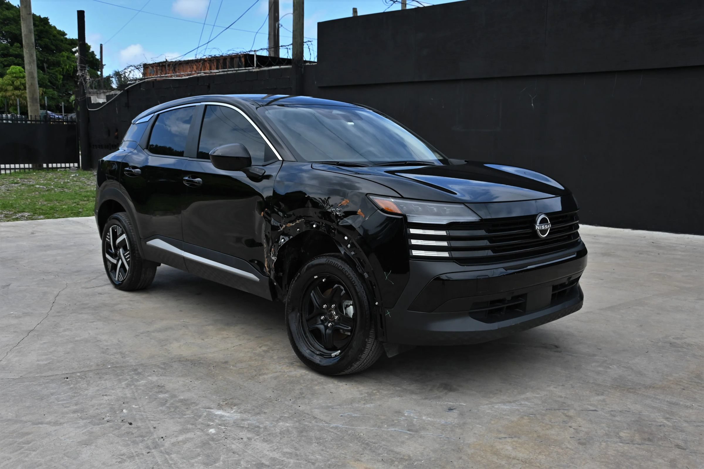 Used 2025 Nissan Kicks SV FWD image 2