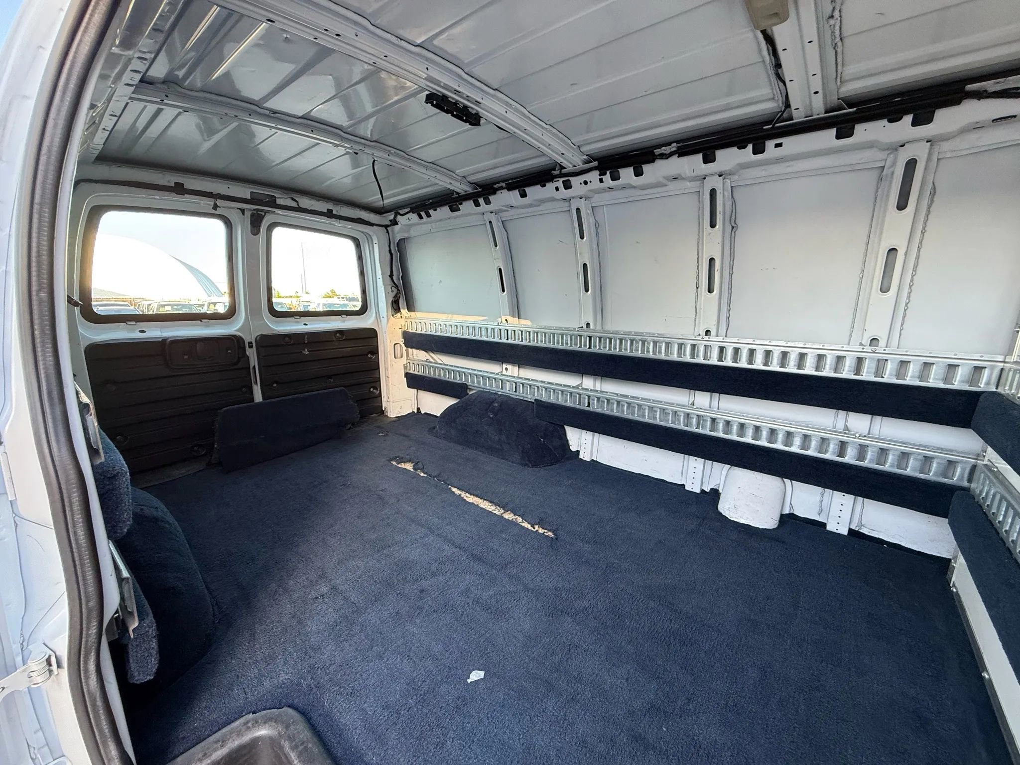 Used 2018 Chevrolet Express 2500 image 15