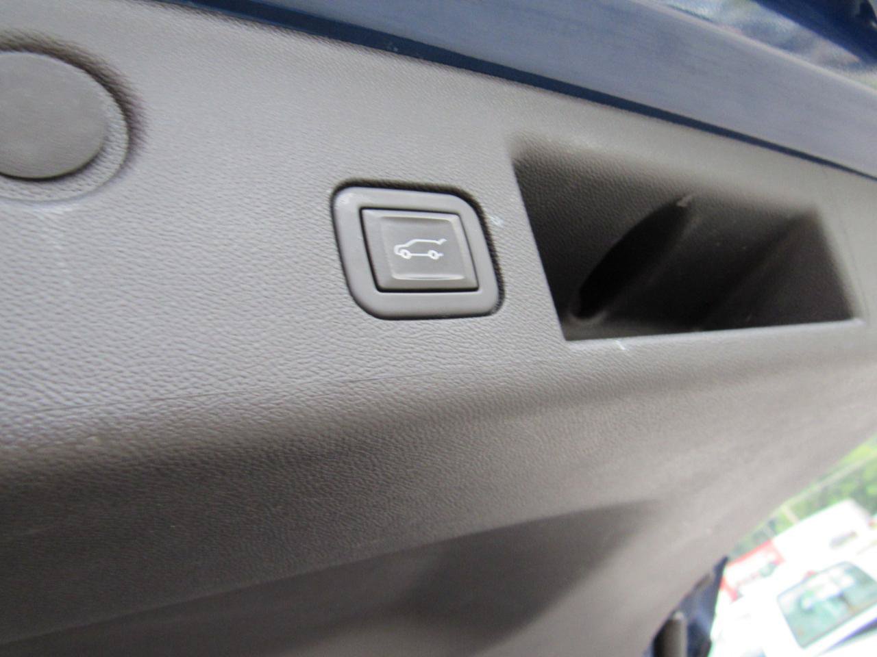 Used 2023 Chevrolet Equinox LT AWD/4WD image 37