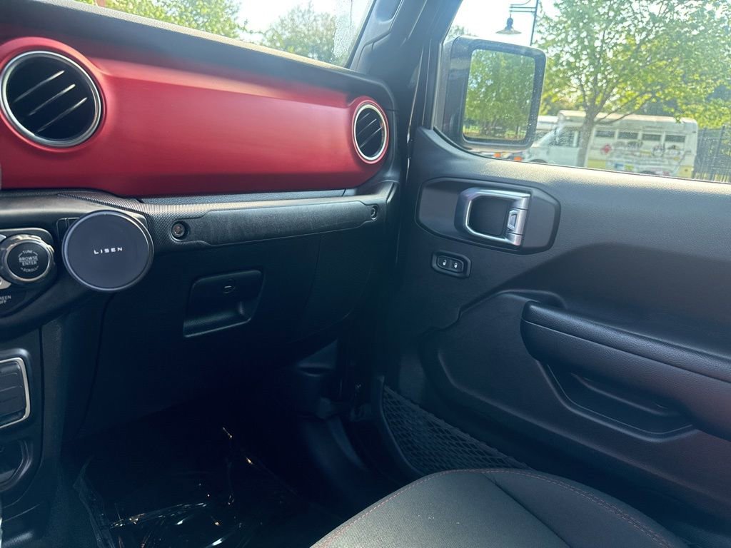 Used 2021 Jeep Gladiator Rubicon w/ Cold Weather Group AWD/4WD image 22