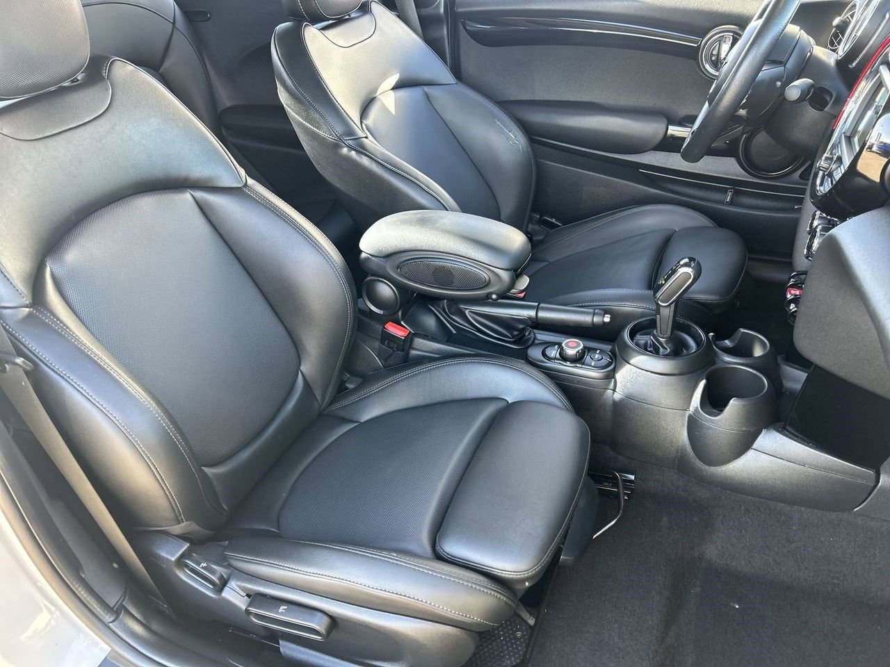 Used 2021 MINI Cooper 2-Door Hardtop image 7