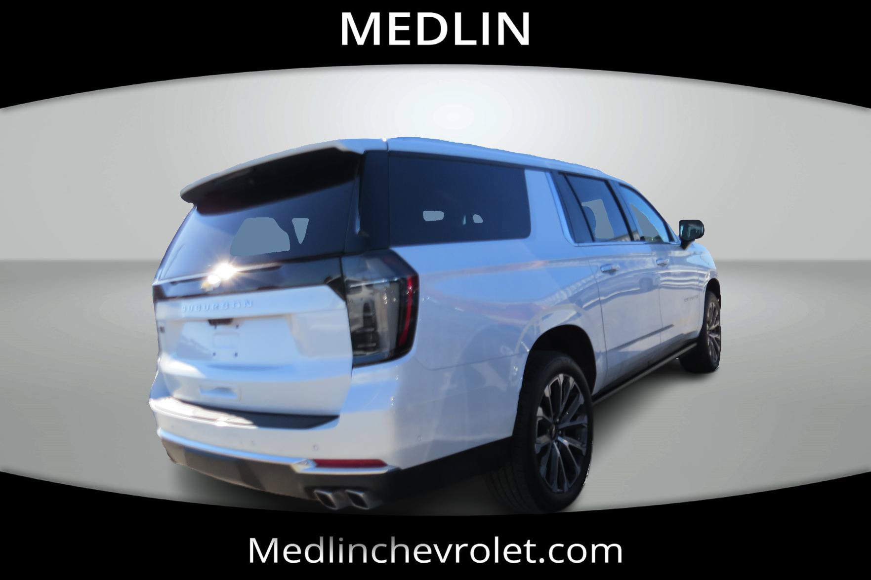 Used 2025 Chevrolet Suburban High Country AWD/4WD image 9