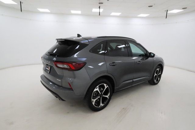 Used 2023 Ford Escape ST-Line Elite w/ Premium Technology Package image 3