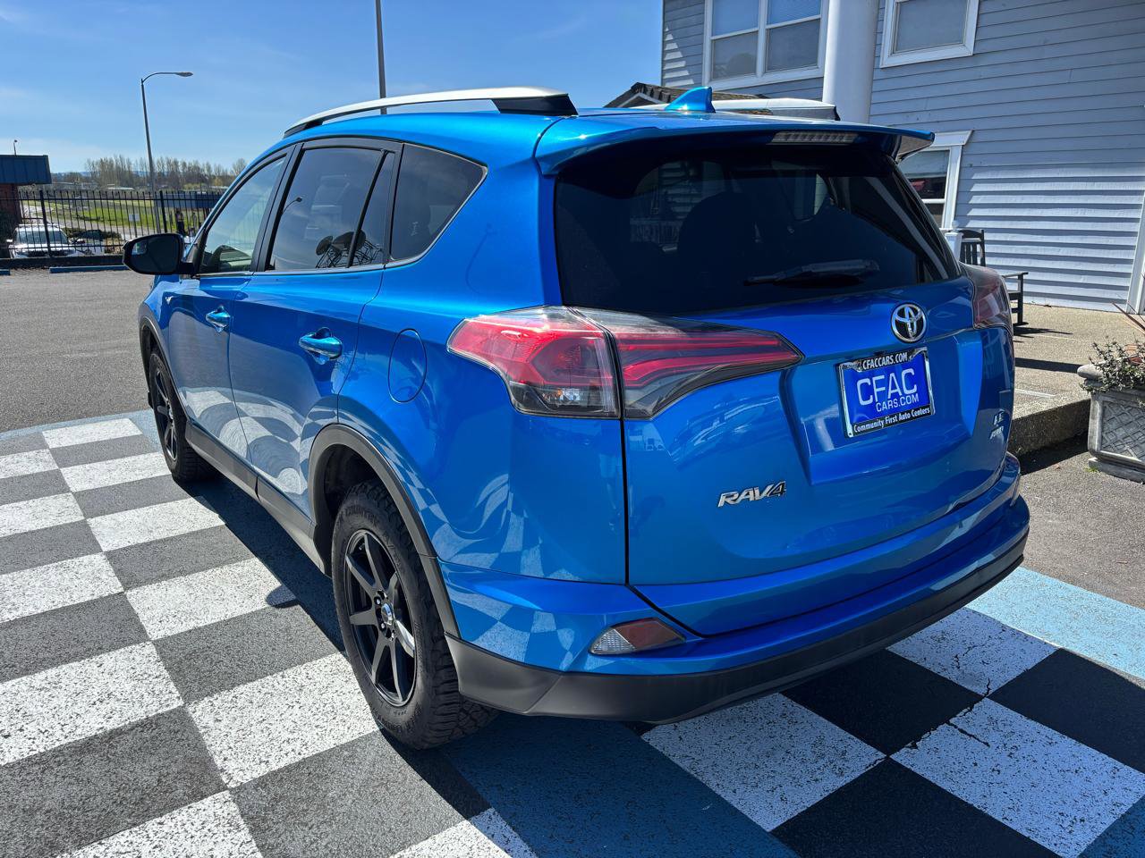 Used 2018 Toyota RAV4 LE w/ All Weather Liner Package AWD/4WD image 3