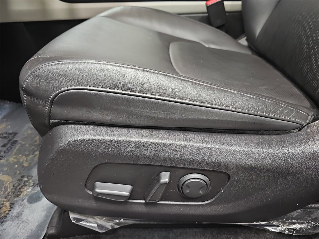 Used 2024 Kia Carnival LX image 27