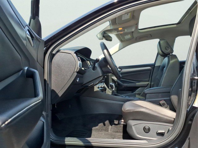 Certified 2023 Volkswagen Jetta SE FWD image 14