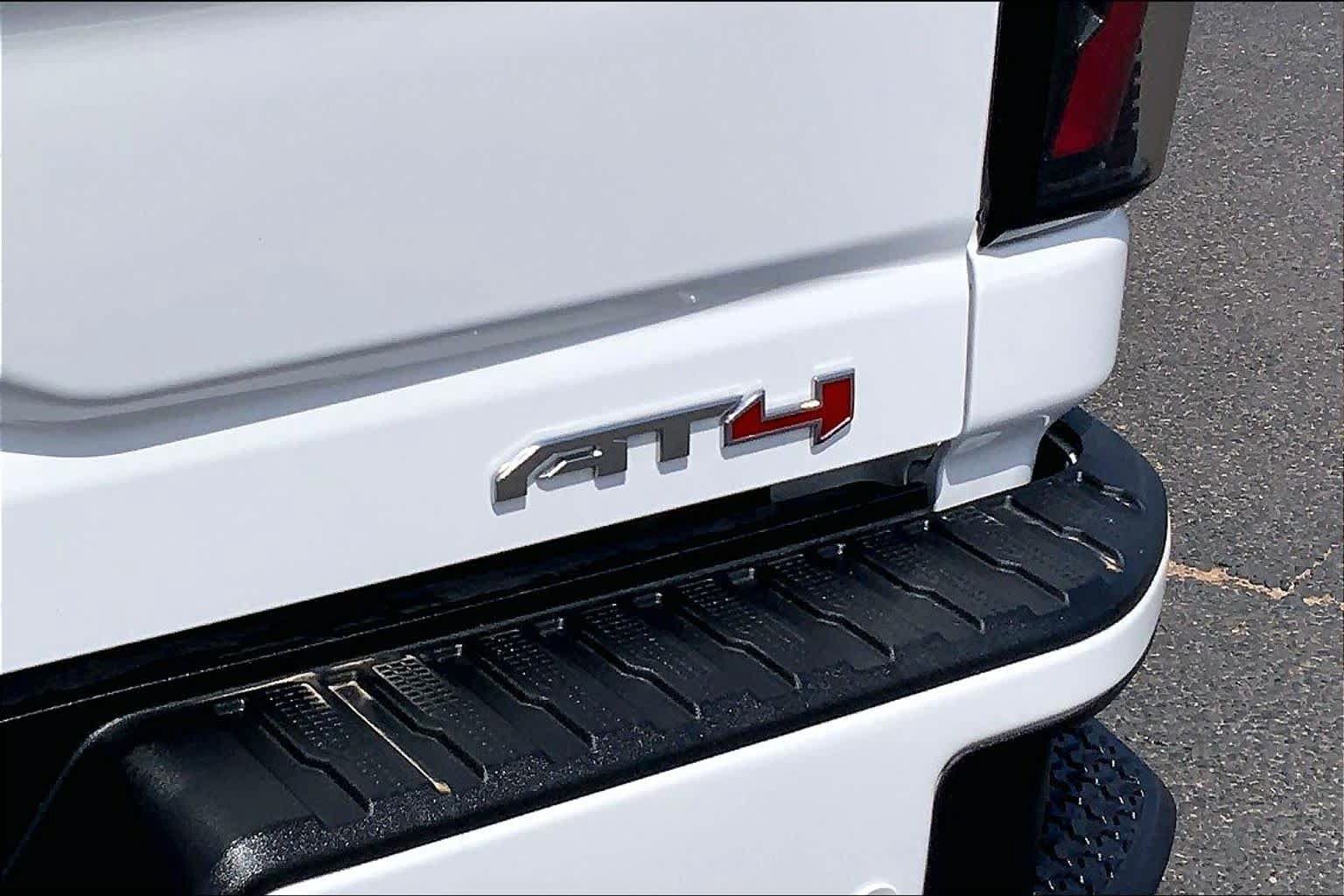 Used 2024 GMC Sierra 2500 AT4 w/ AT4 Premium Plus Package AWD/4WD image 10