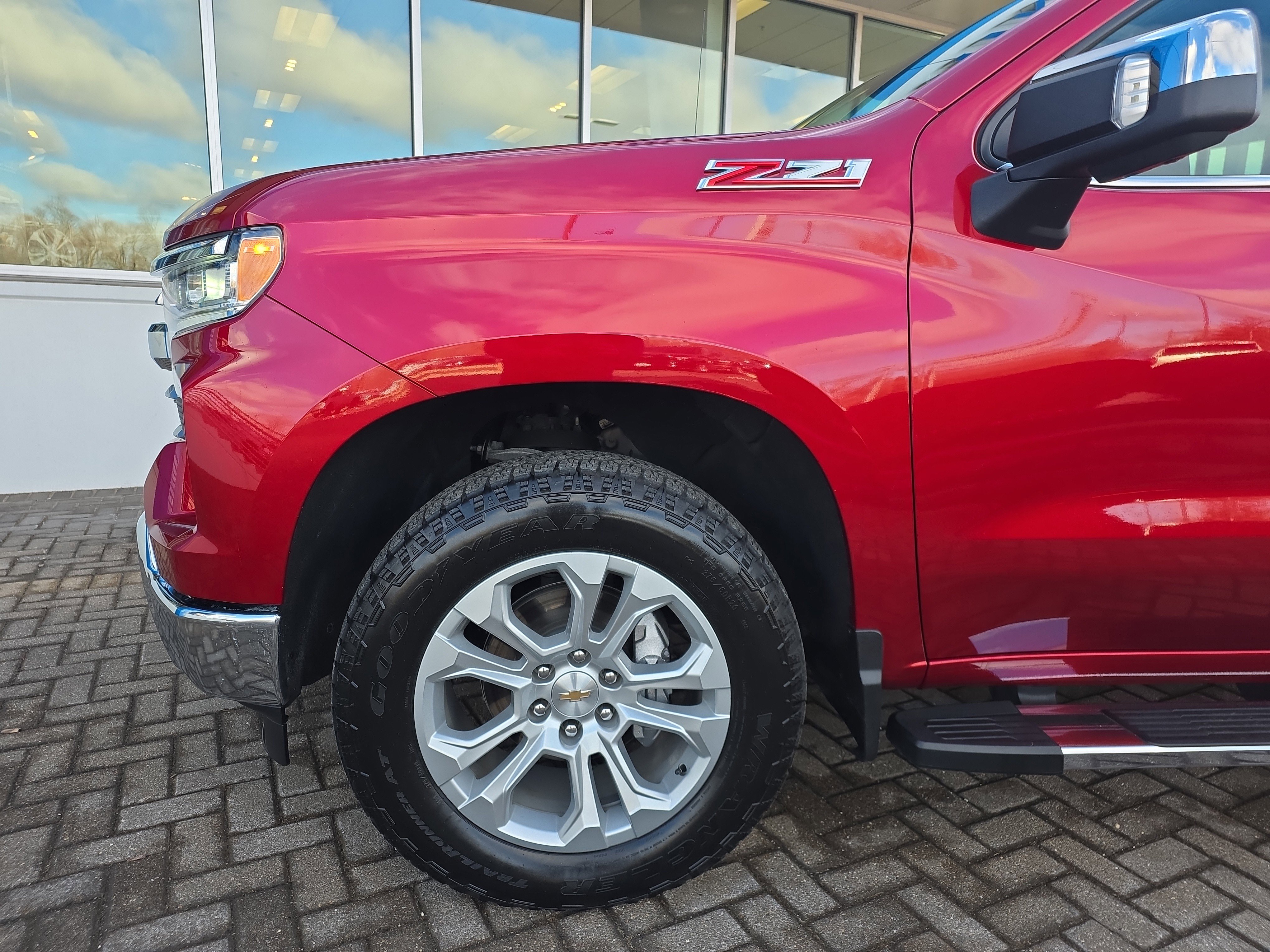 Used 2025 Chevrolet Silverado 1500 LTZ image 10