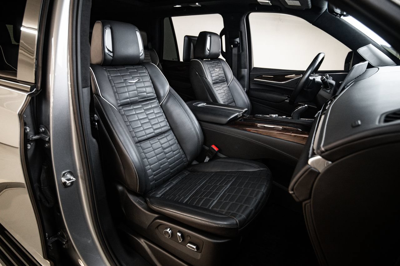 Used 2024 Cadillac Escalade Sport Platinum w/ LPO, ONYX Package AWD/4WD image 29