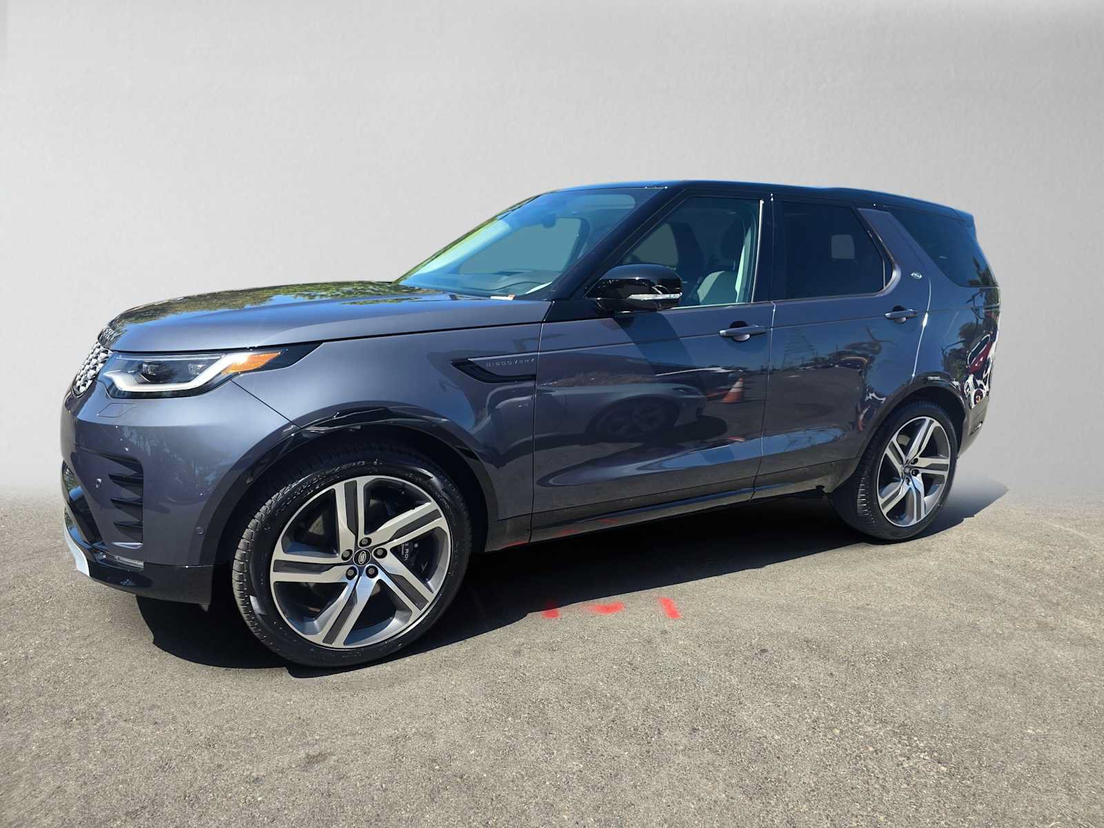 Used 2025 Land Rover Discovery Metropolitan Edition AWD/4WD image 6