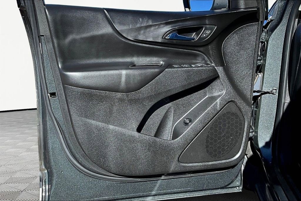 Used 2018 Chevrolet Equinox LT w/ LPO, Blackout Package image 18