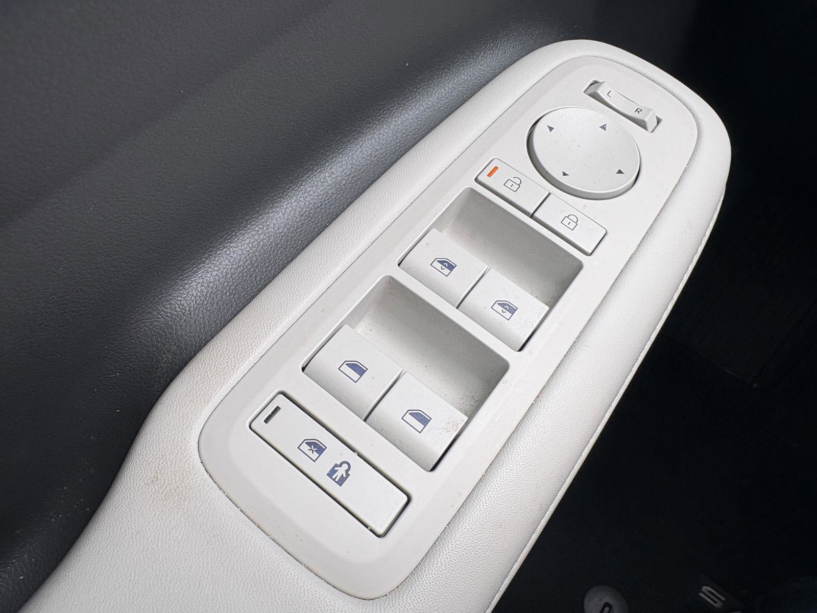 Used 2025 Hyundai Santa Fe SEL image 33