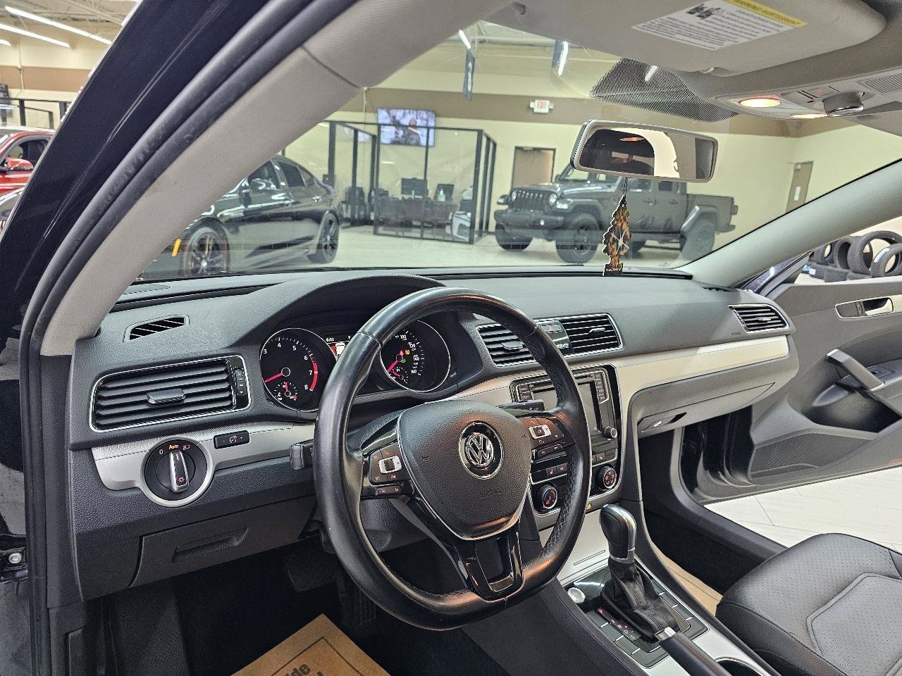 Used 2019 Volkswagen Passat Wolfsburg Edition FWD image 18
