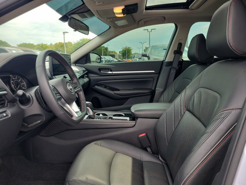 Used 2024 Nissan Altima 2.5 SR w/ SR Premium Package FWD image 18