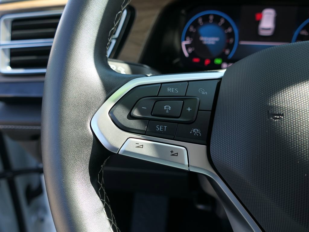 Used 2025 Volkswagen Atlas SE image 13