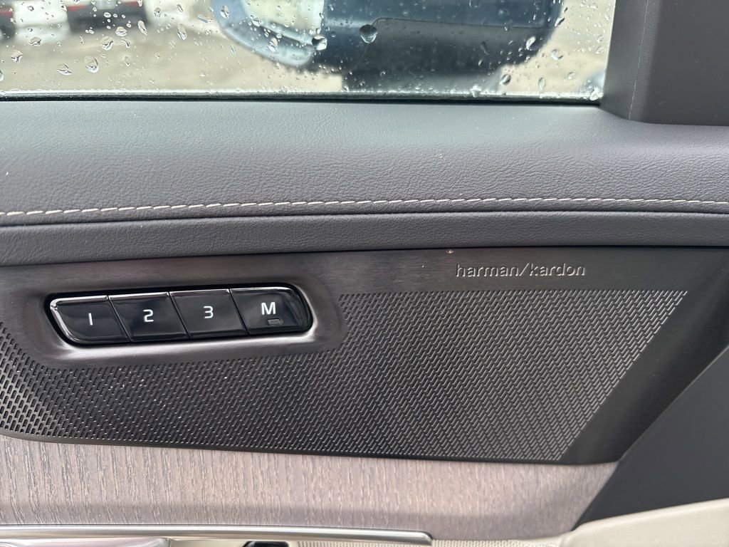 New 2026 Volvo XC90 B6 Ultra w/ Protection Package image 19