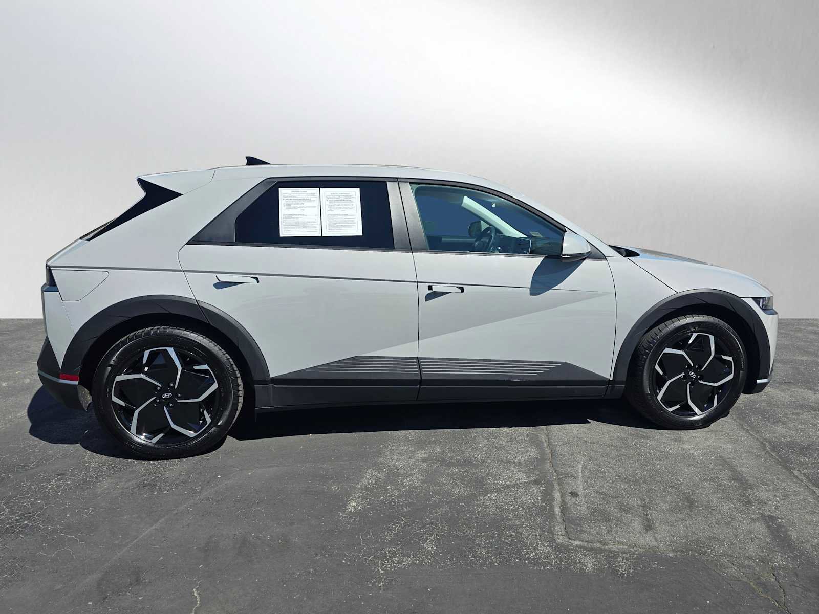 Used 2024 Hyundai Ioniq 5 SEL image 2