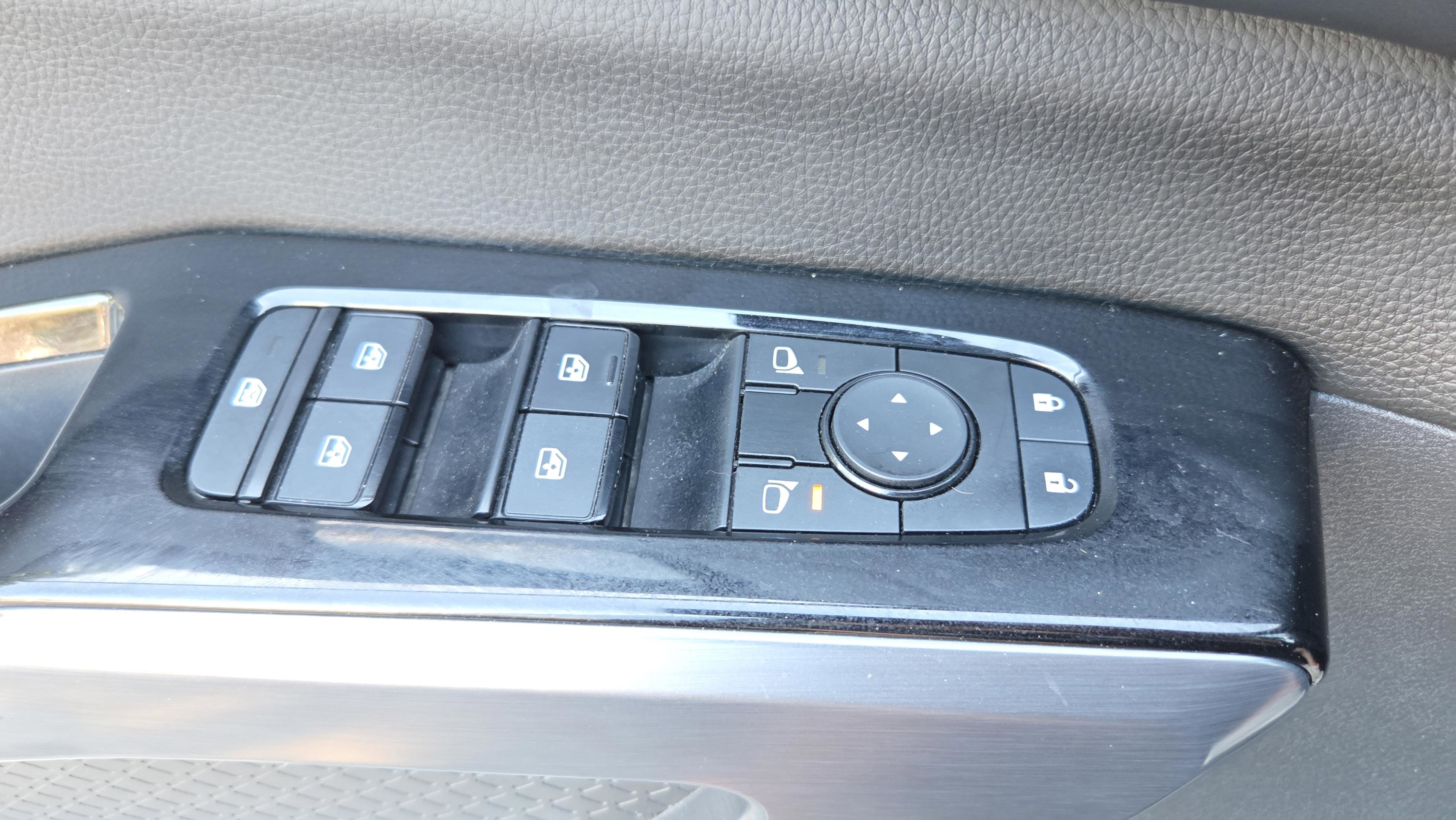 Used 2023 Nissan Pathfinder SL w/ SL Premium Package FWD image 28