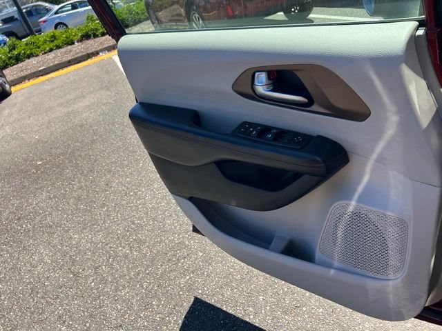 Used 2017 Chrysler Pacifica LX FWD image 20