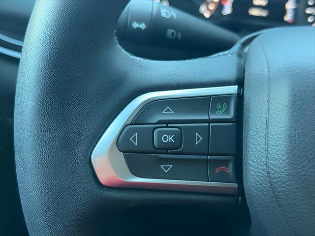 Used 2025 Jeep Compass Latitude w/ Convenience Group AWD/4WD image 23