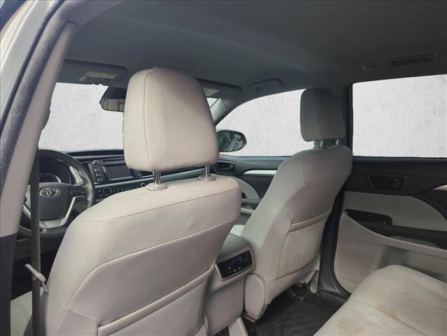 Used 2019 Toyota Highlander LE FWD image 19