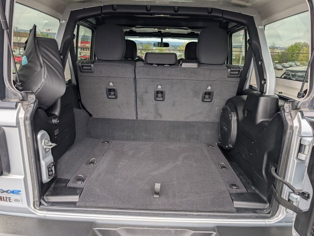 Used 2023 Jeep Wrangler Unlimited w/ Cold Weather Group image 9