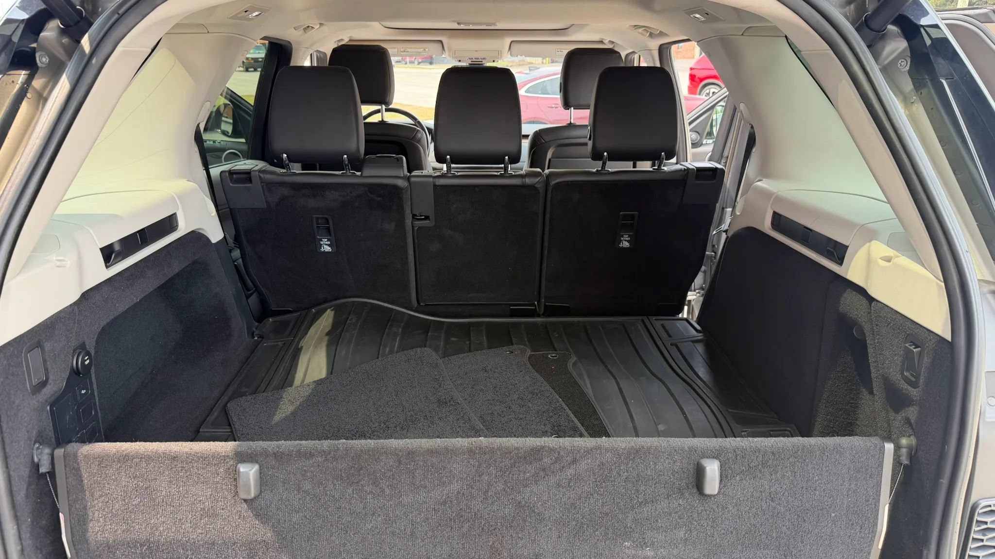Used 2017 Land Rover Discovery HSE AWD/4WD image 31