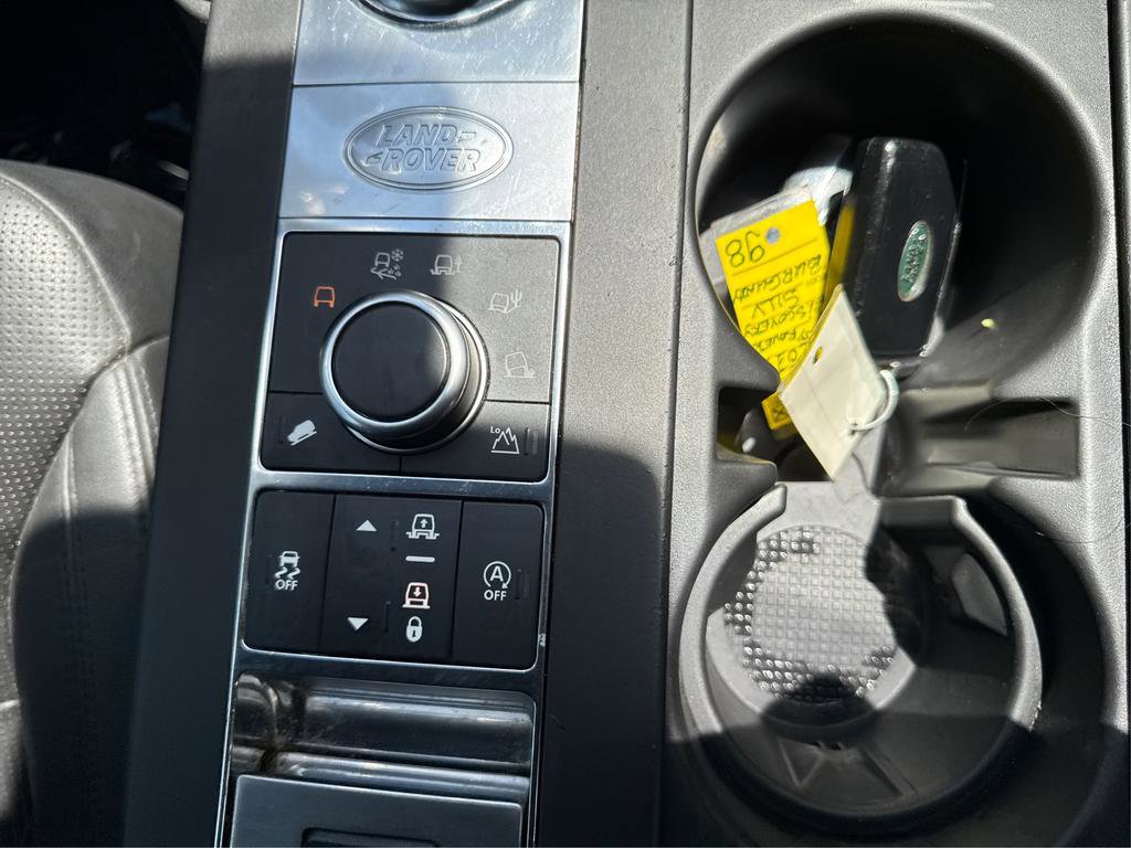 Used 2017 Land Rover Discovery SE image 37